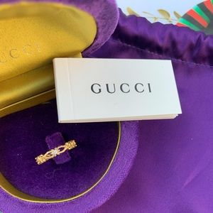 Gucci 18K yellow gold Flora ring with diamonds